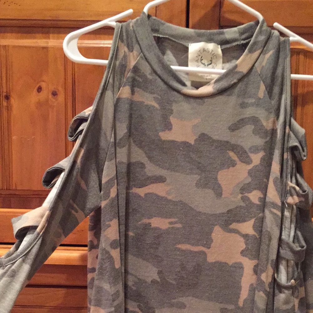 Super cute camo top!